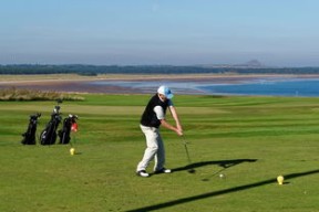 开云·体育官网-职业联赛替补球员上场机制不合理，替补球员进场怎么处罚