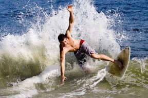 开云官网-达里尔·基：每一次防守的成功，让全黑队在场上占据了主导地位