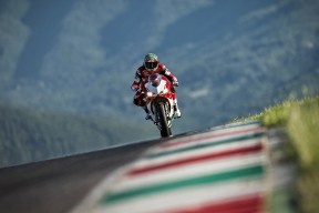 kaiyun中国官方网站-亚洲杯中国队迎战 战术安排体现新思路，亚洲杯中国小组赛战罢