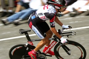 开云·体育官网-德甲攻守对抗：速度与力量的极限较量，德甲最强