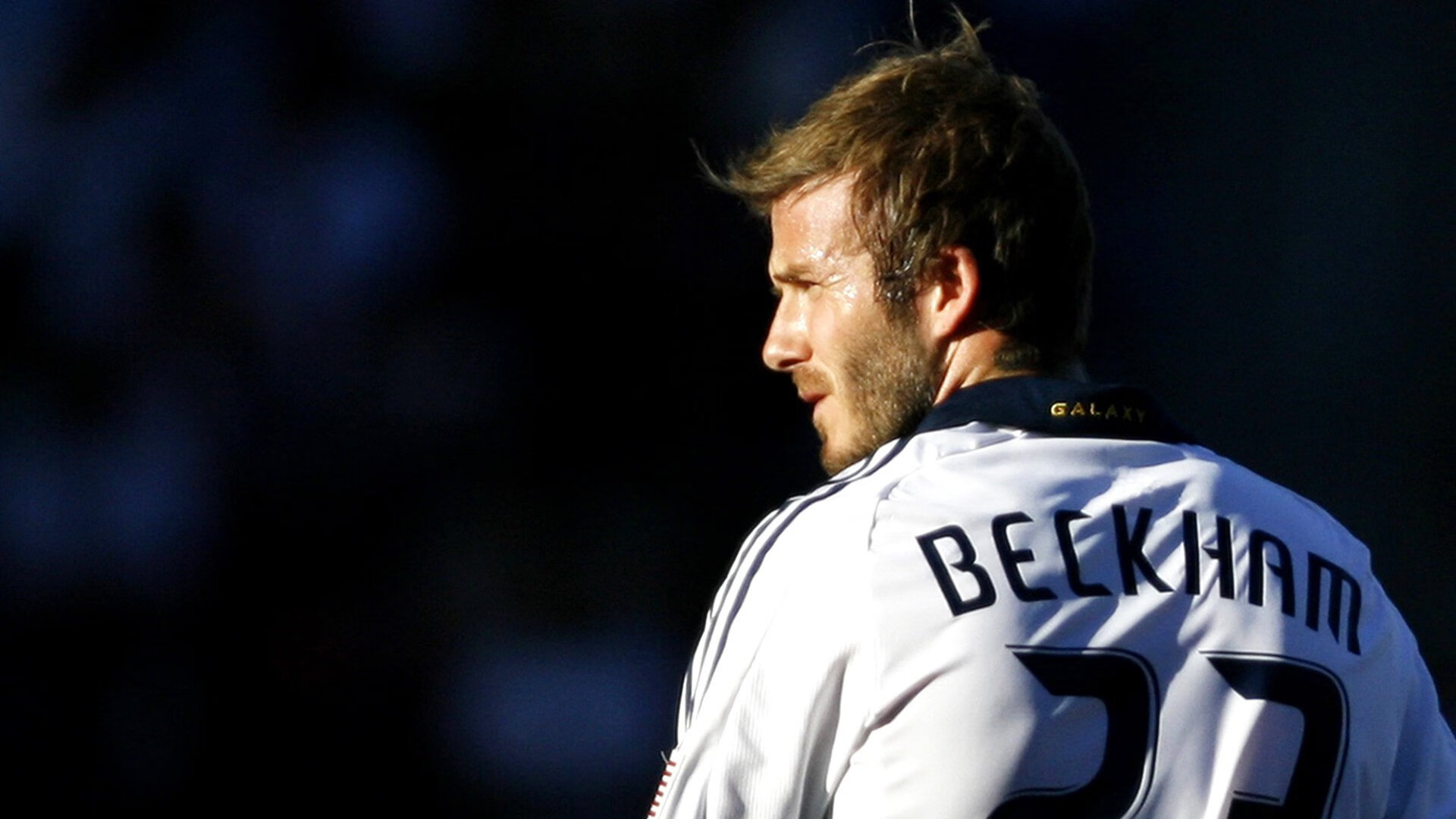 未来足球生态：虚拟现实+增强现实打造沉浸式比赛体验，虚拟足球动画片